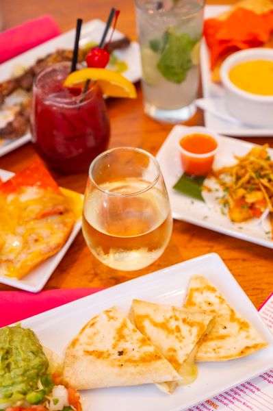 Dinner spread at Acenar<br />
